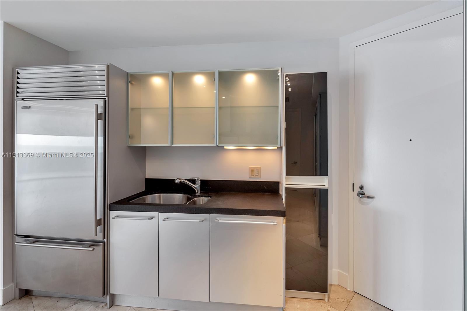 18201 Collins Ave # 4008