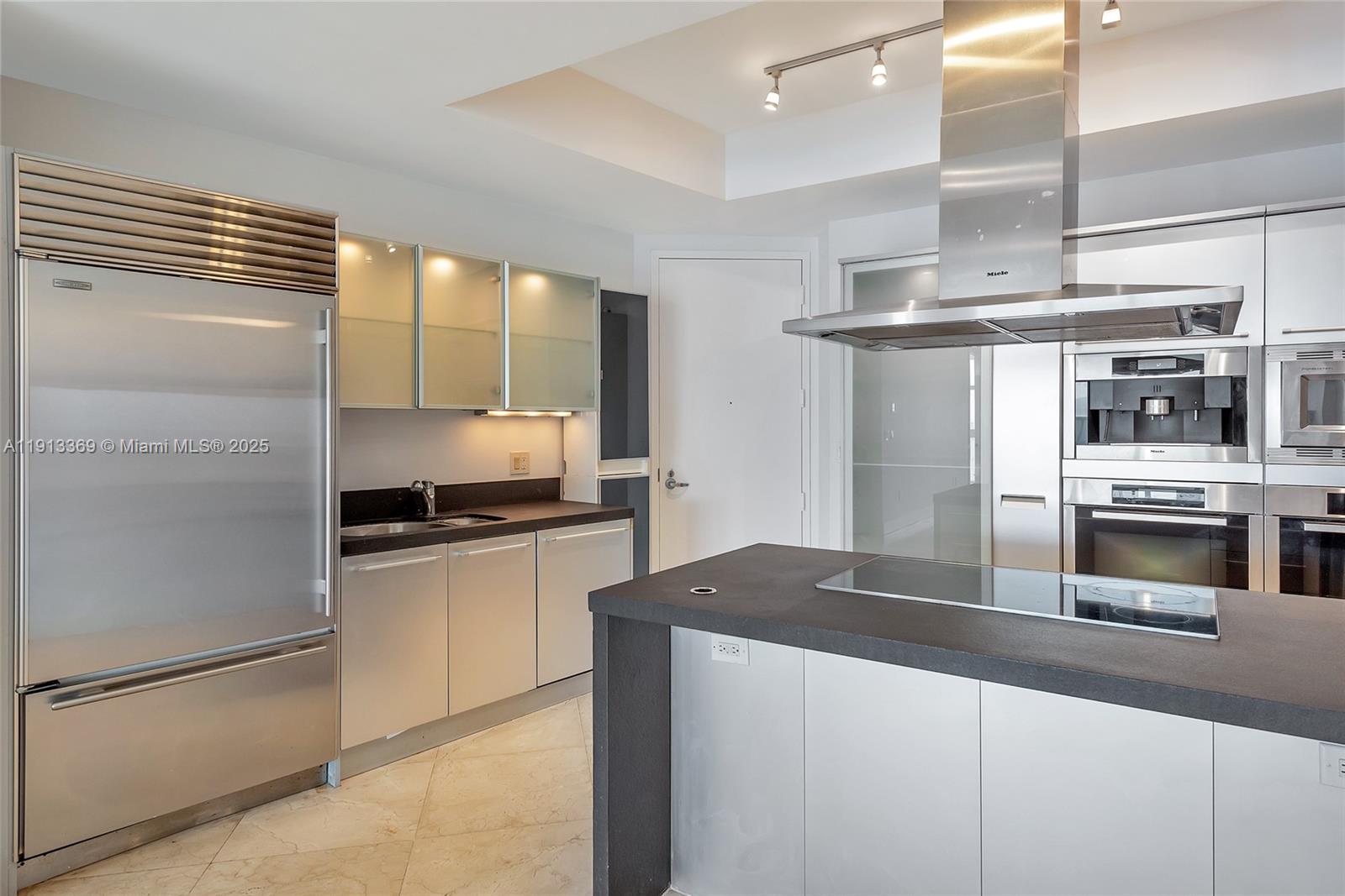 18201 Collins Ave # 4008