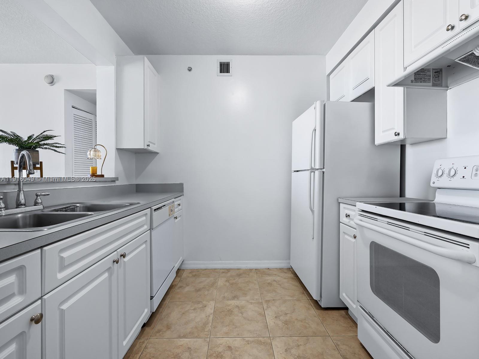 900 SW 8th St # 1208