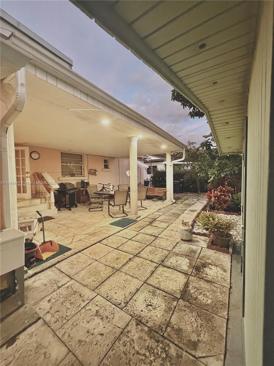 5850 SW 13th Ter