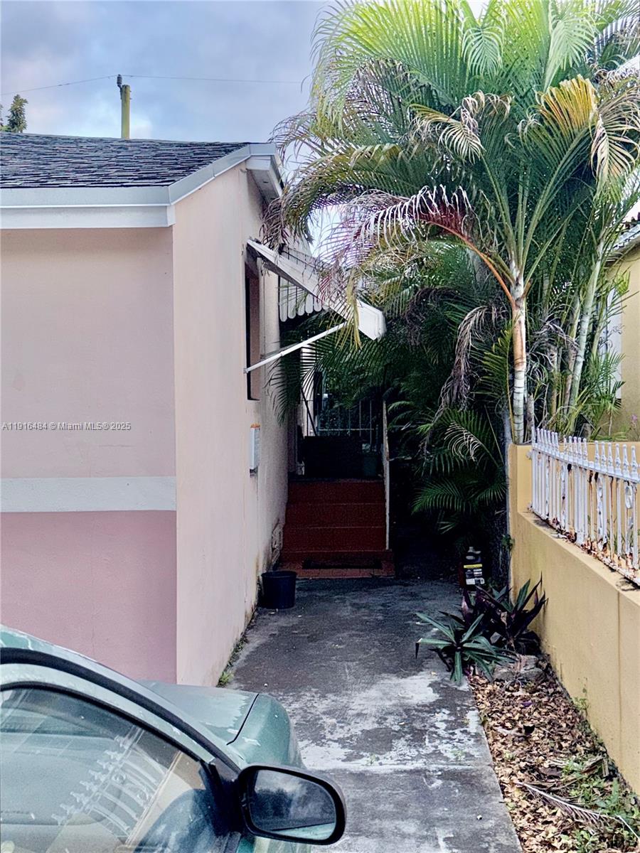 5850 SW 13th Ter