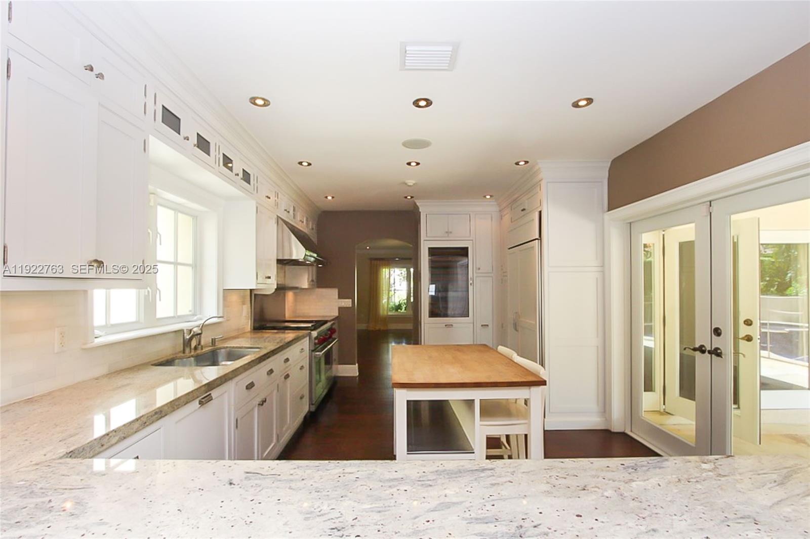 1400 Alberca St # 1400