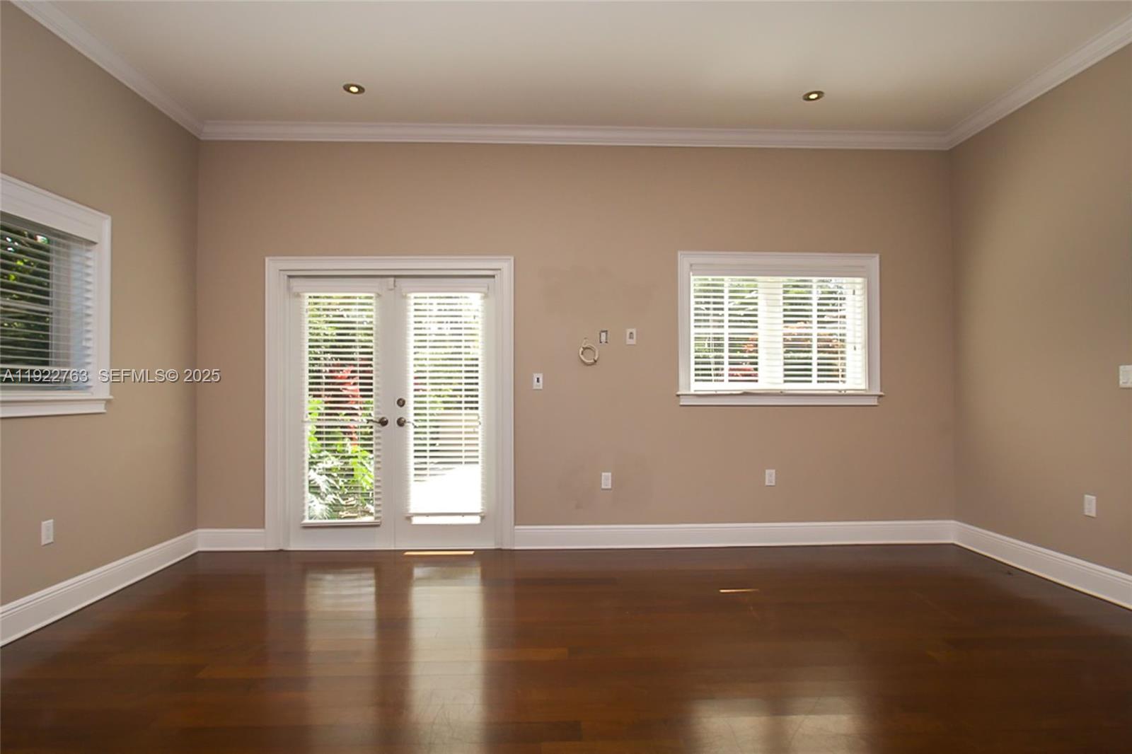 1400 Alberca St # 1400