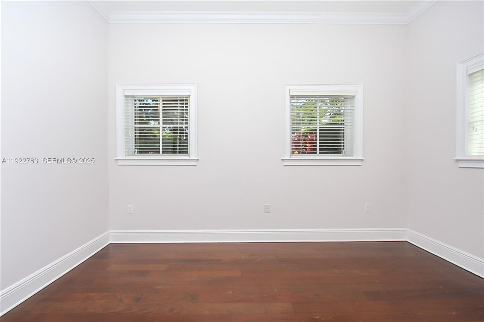 1400 Alberca St # 1400