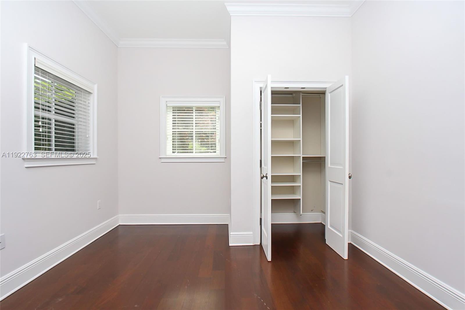 1400 Alberca St # 1400