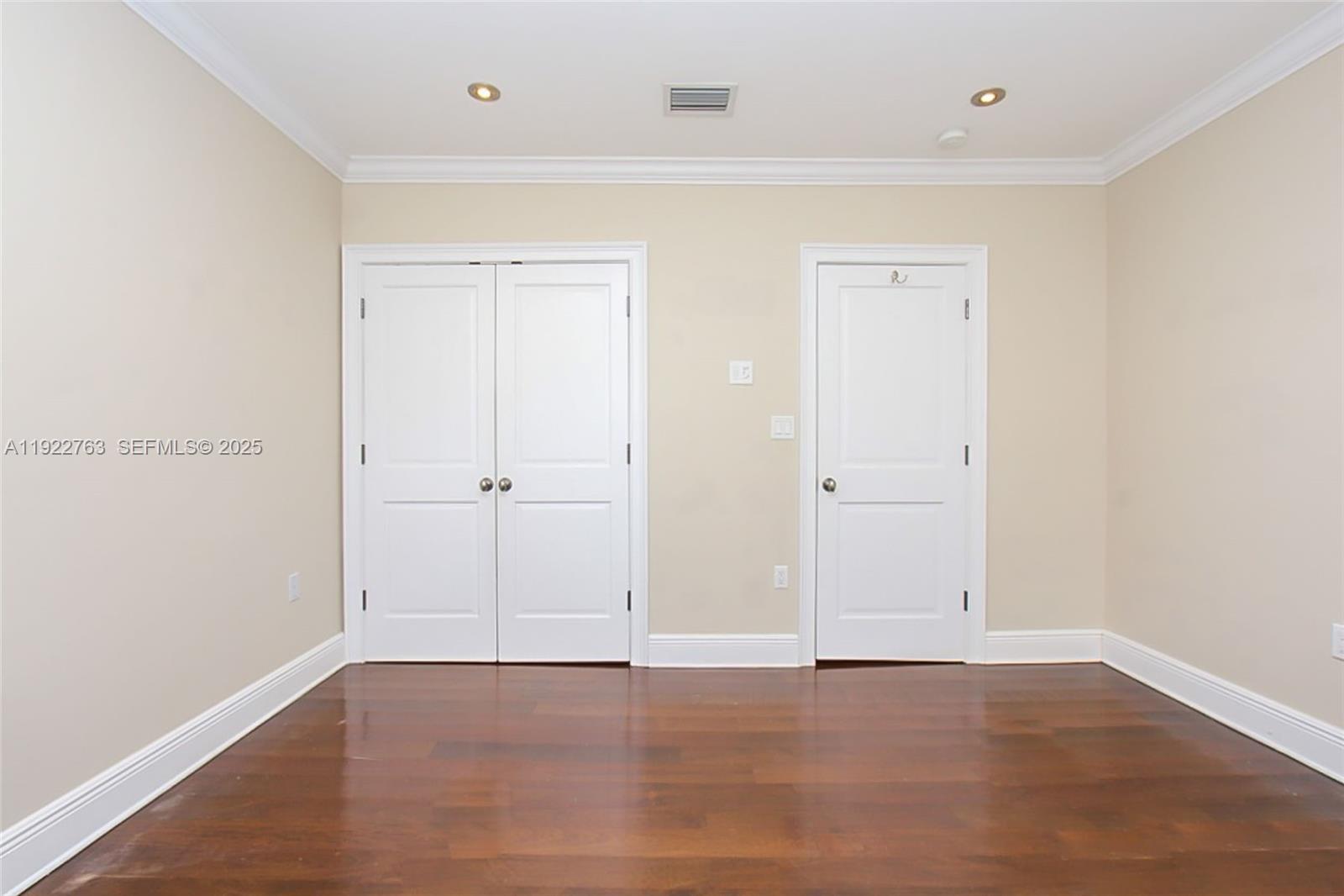 1400 Alberca St # 1400