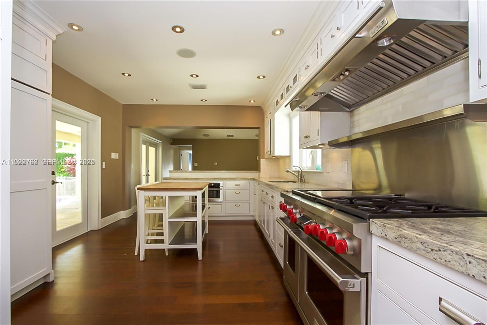 1400 Alberca St # 1400