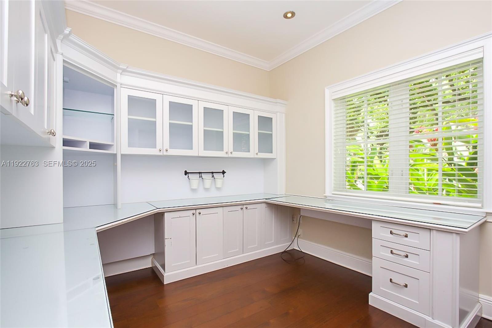 1400 Alberca St # 1400