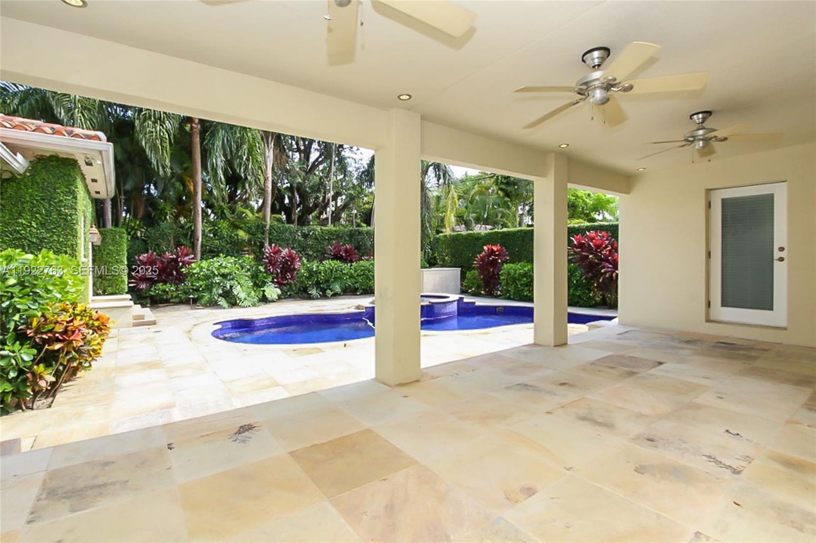 1400 Alberca St # 1400