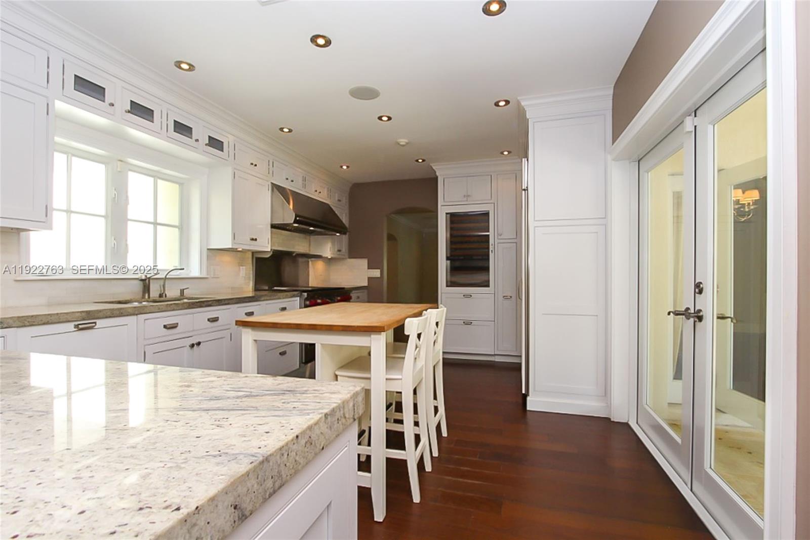 1400 Alberca St # 1400