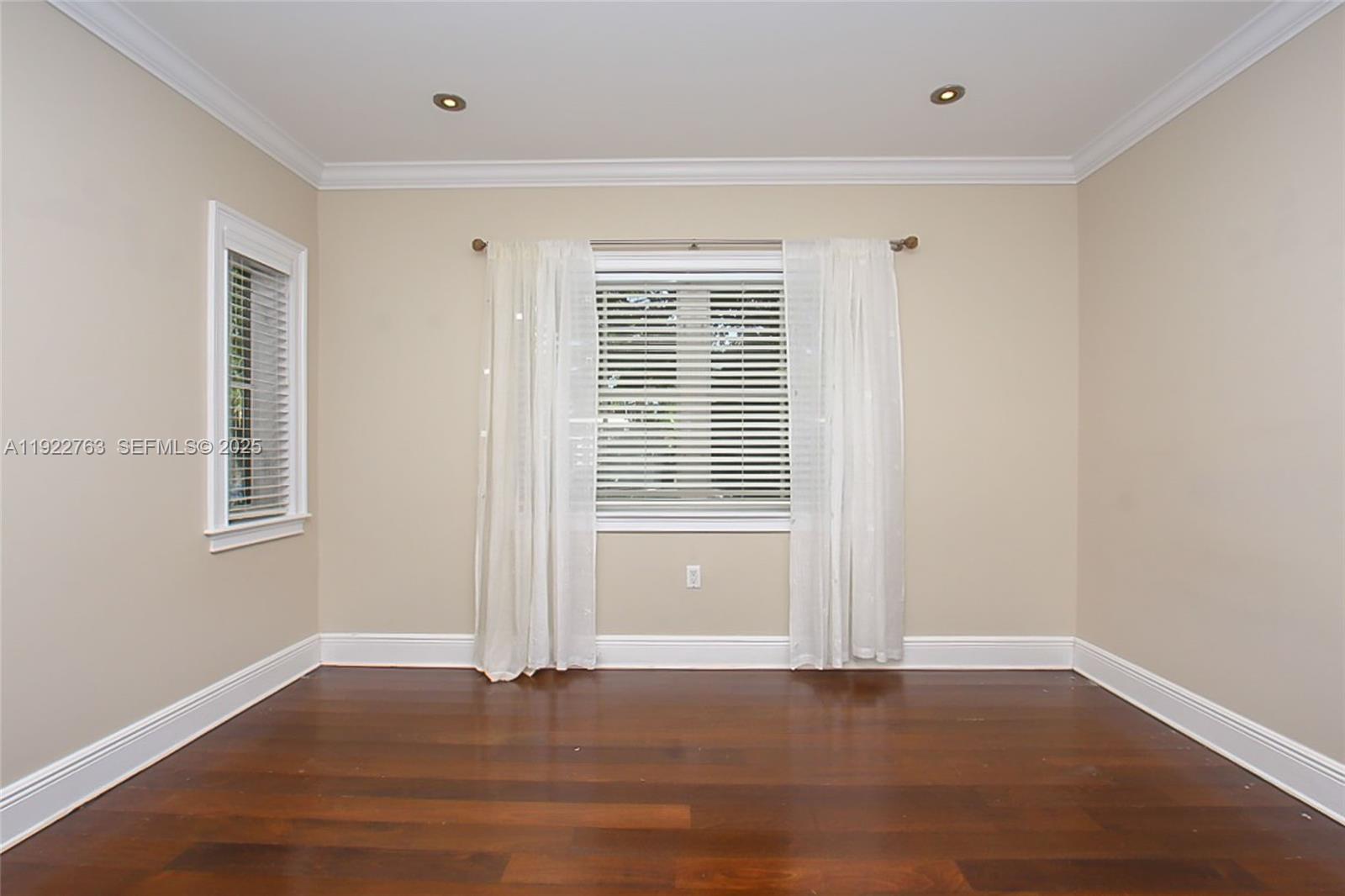 1400 Alberca St # 1400