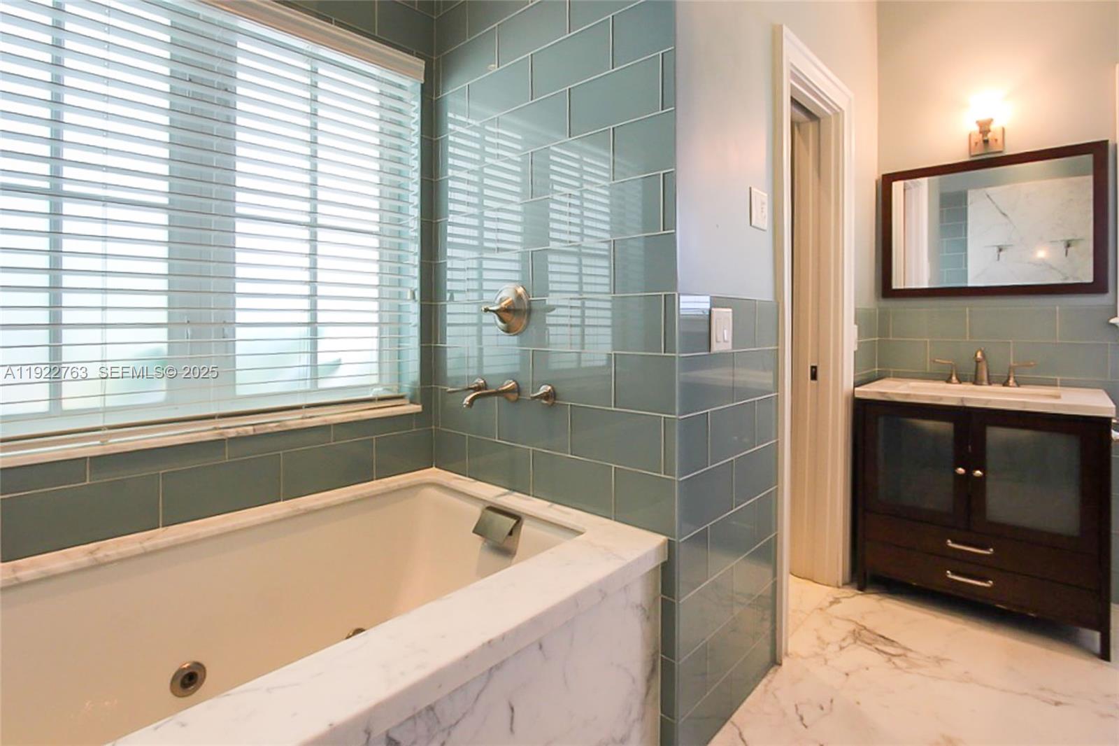 1400 Alberca St # 1400