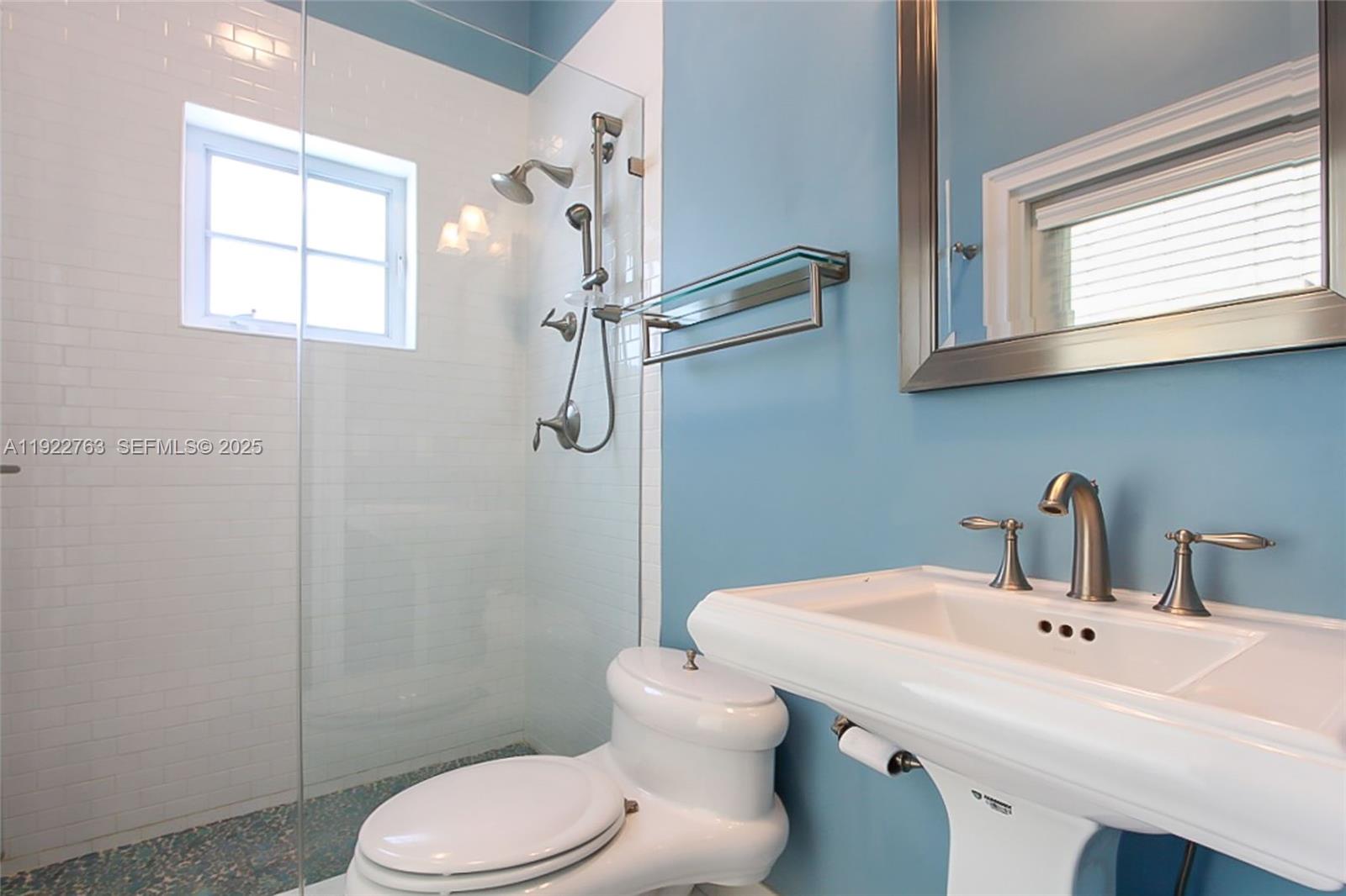 1400 Alberca St # 1400