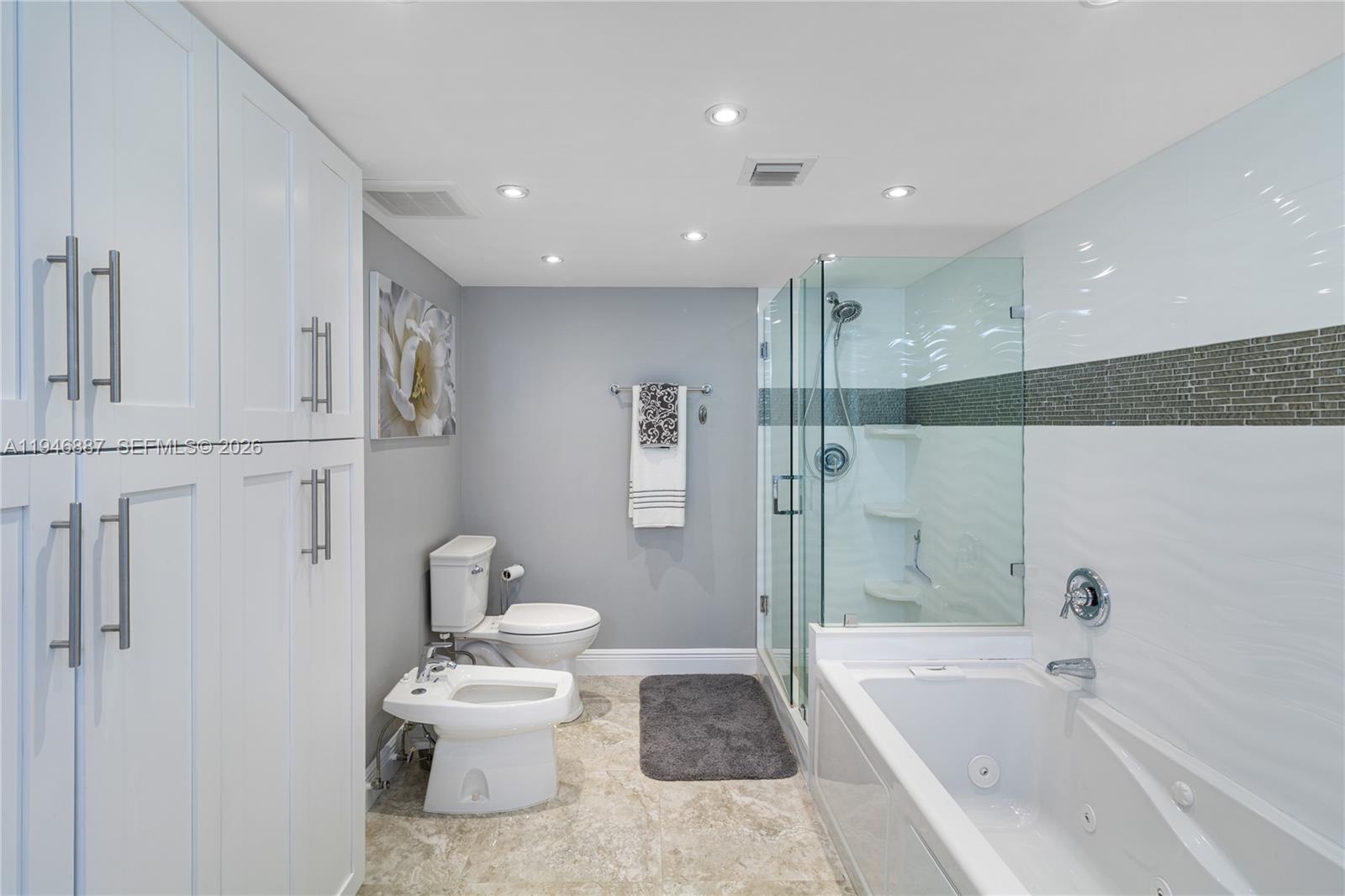 6061 Collins Ave # 6F