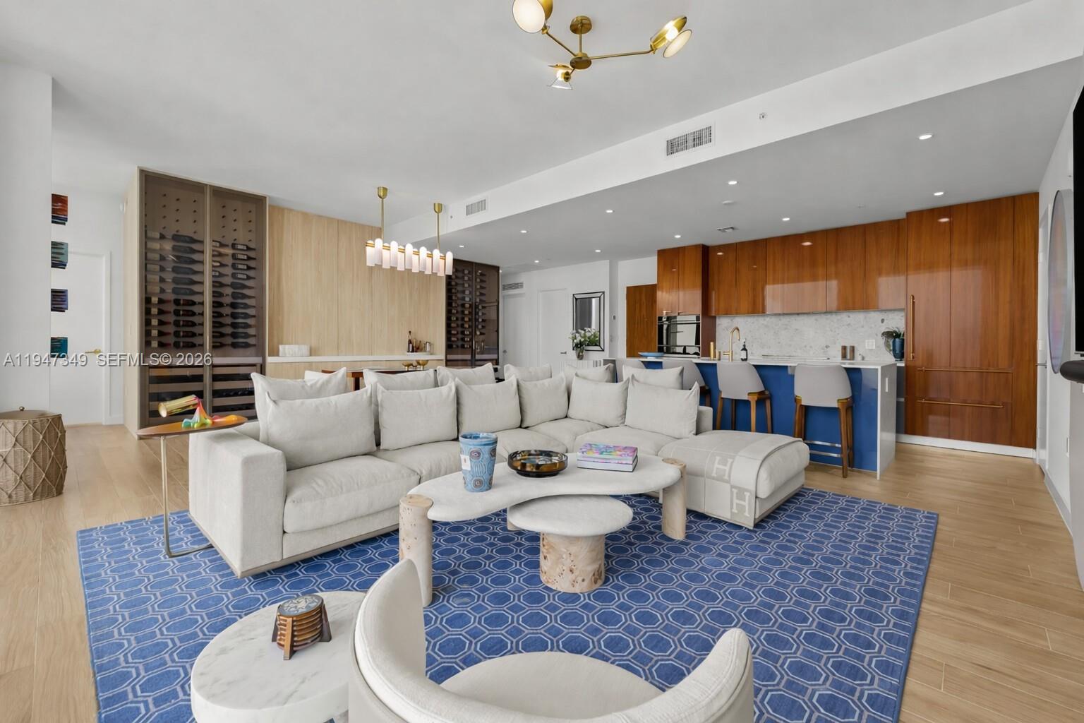 2678 Tigertail Ave # 1806