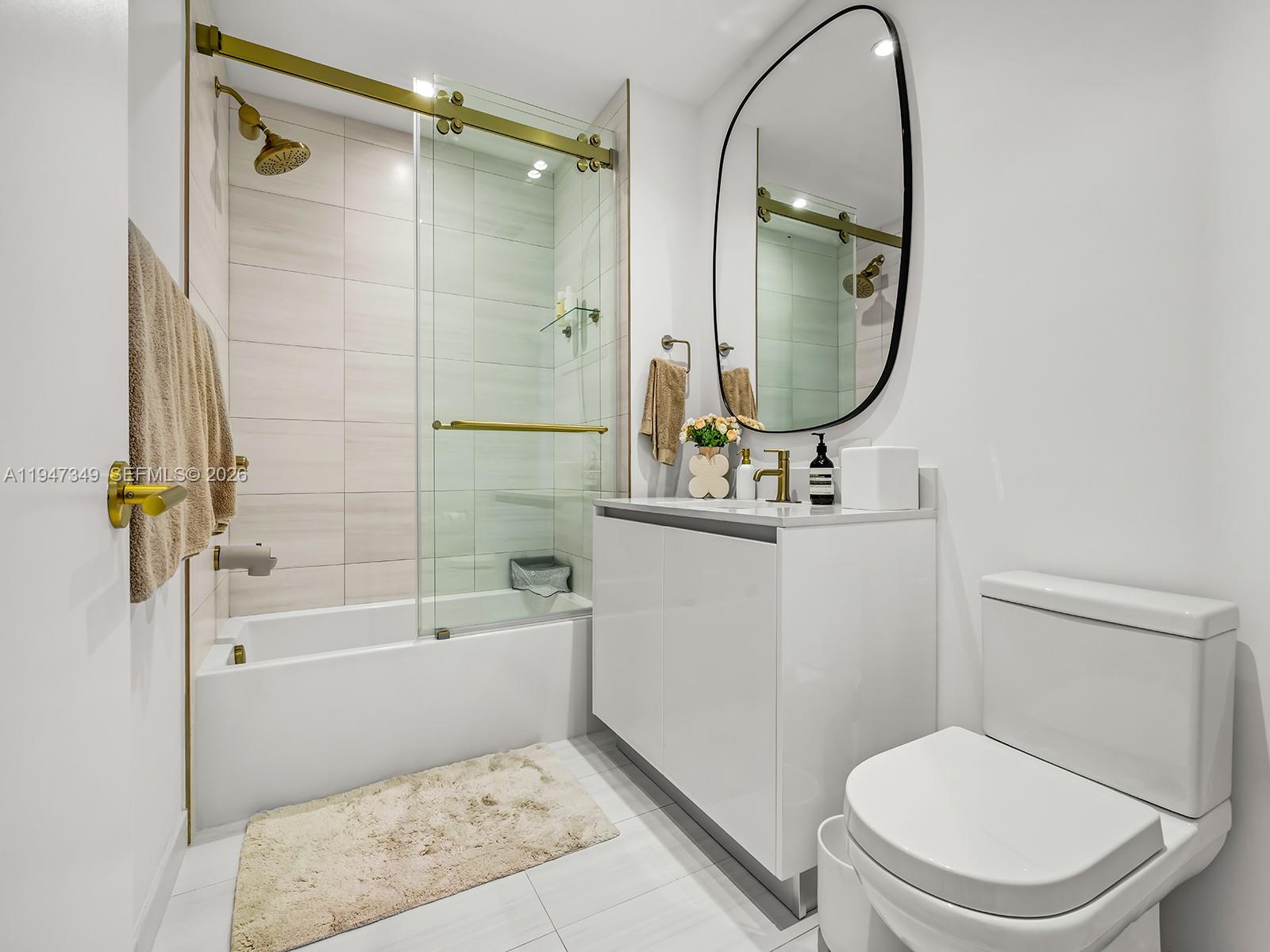 2678 Tigertail Ave # 1806