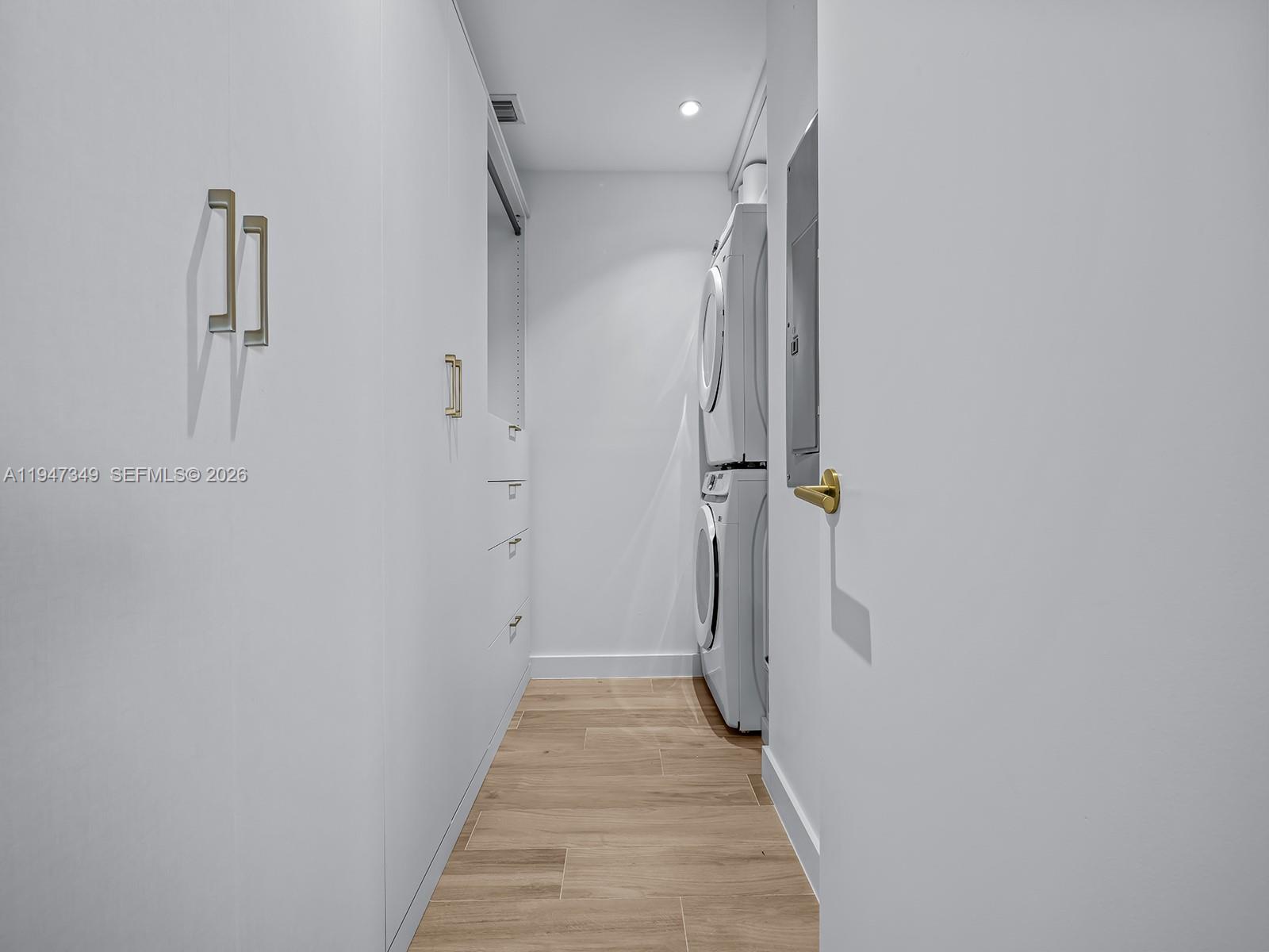 2678 Tigertail Ave # 1806