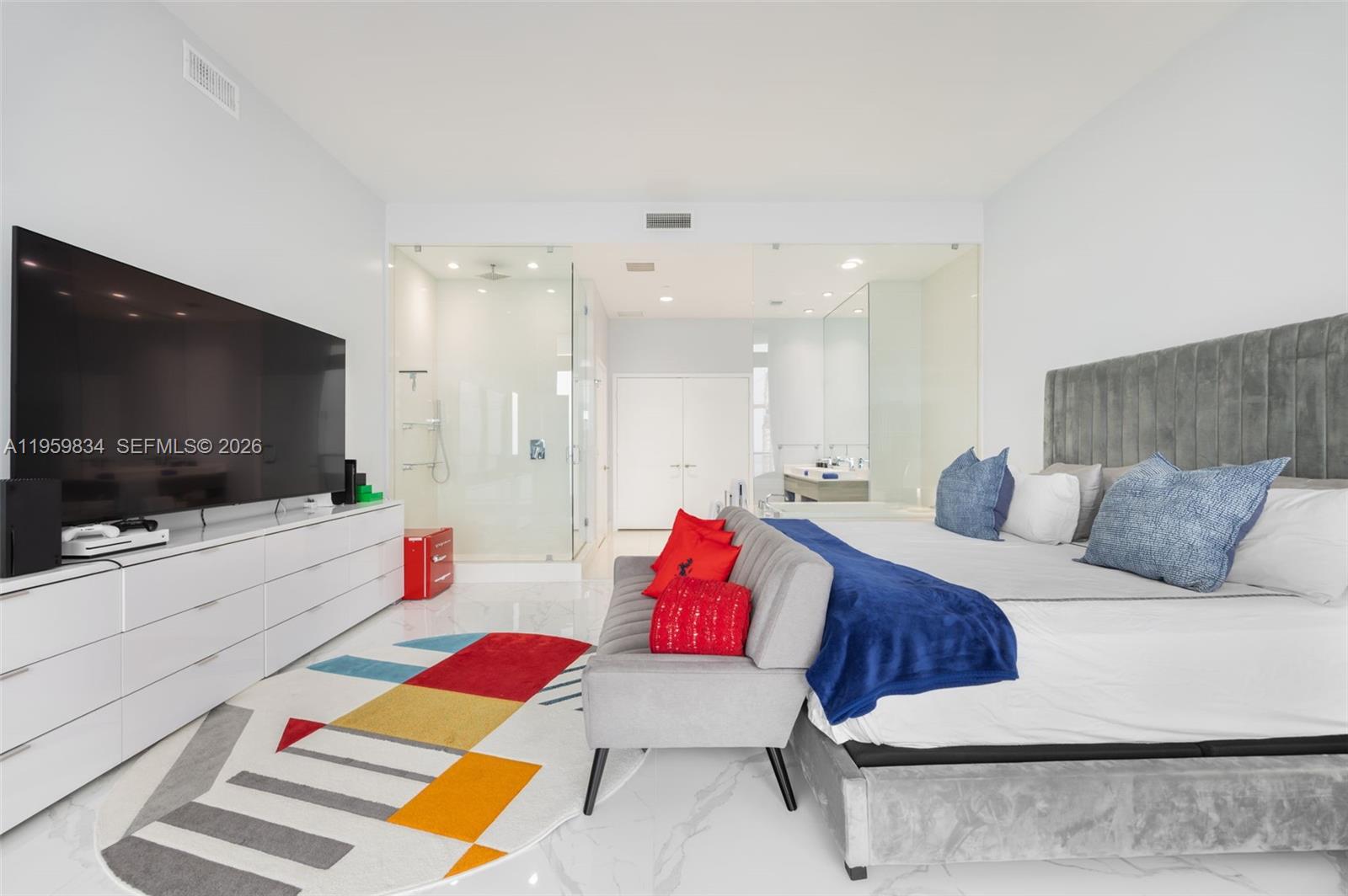 460 NE 28th St # 4002