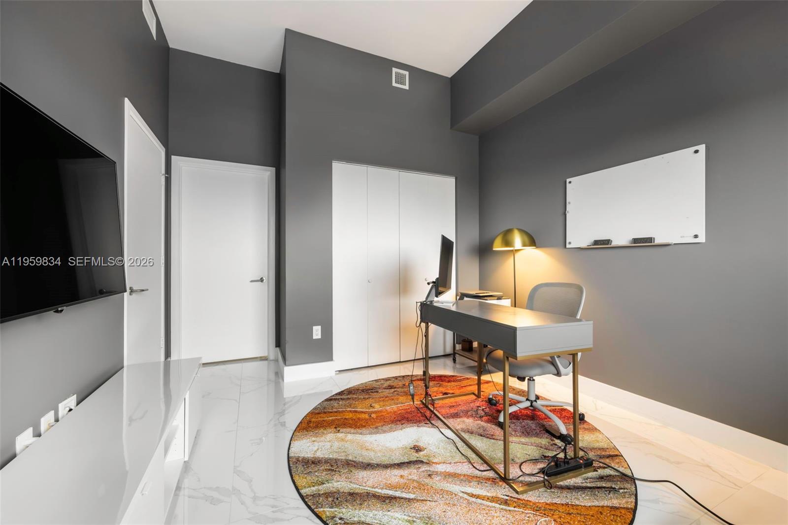 460 NE 28th St # 4002