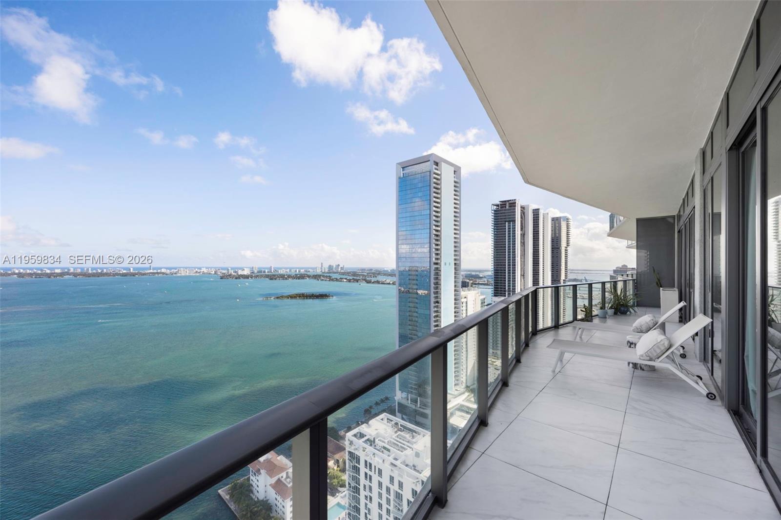 460 NE 28th St # 4002