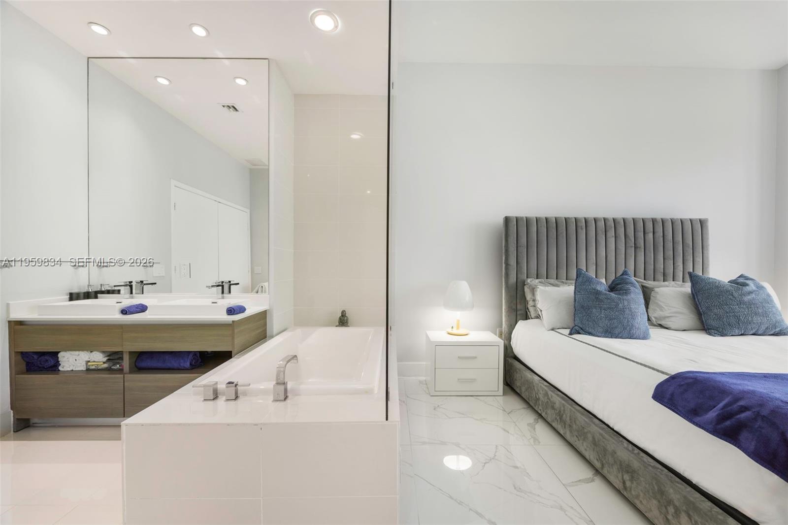 460 NE 28th St # 4002