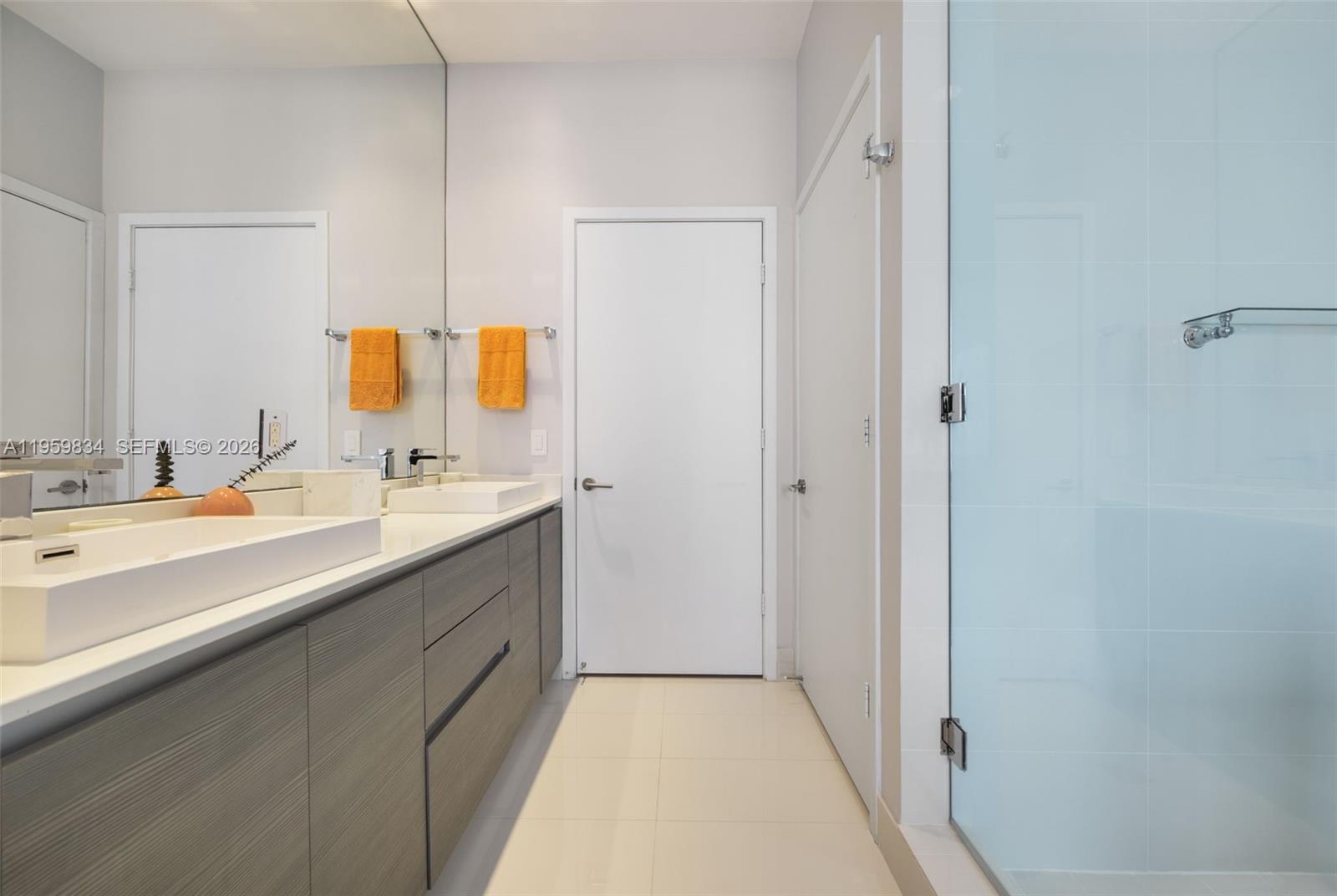 460 NE 28th St # 4002