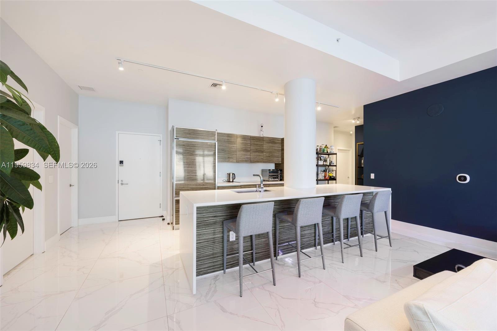 460 NE 28th St # 4002