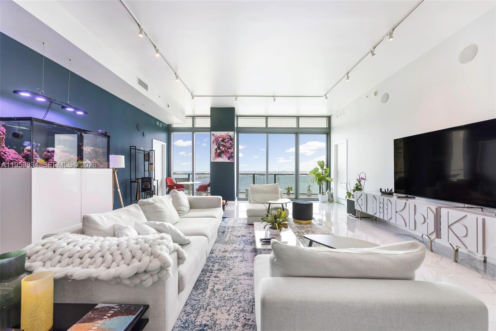 460 NE 28th St # 4002