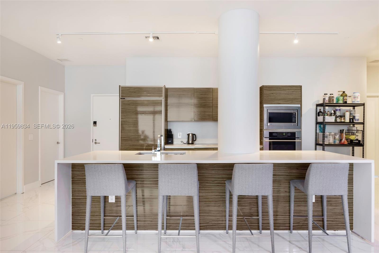 460 NE 28th St # 4002