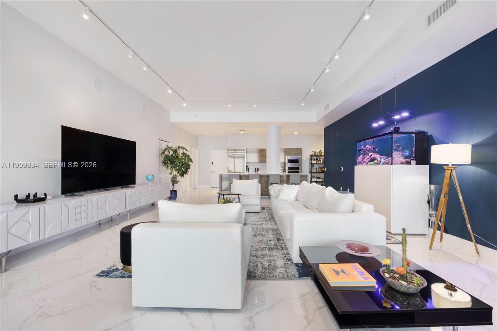 460 NE 28th St # 4002