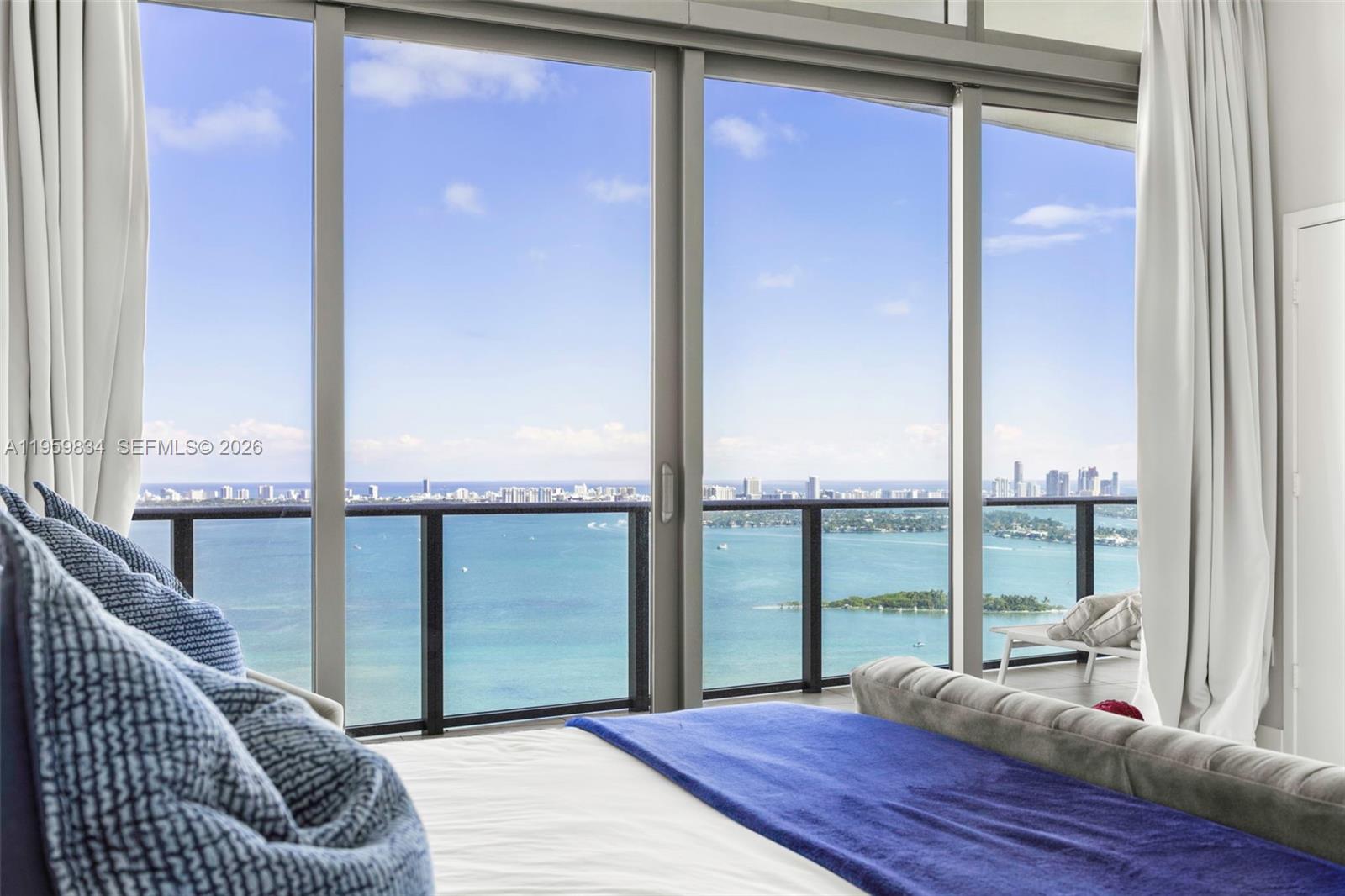 460 NE 28th St # 4002