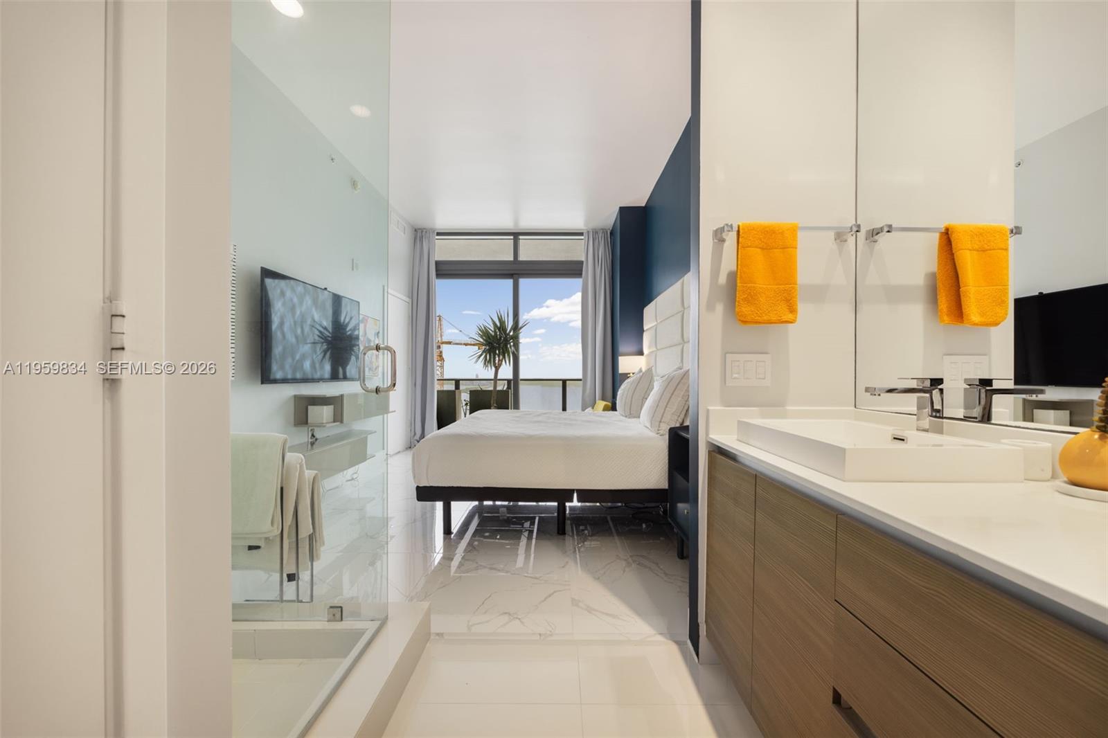 460 NE 28th St # 4002