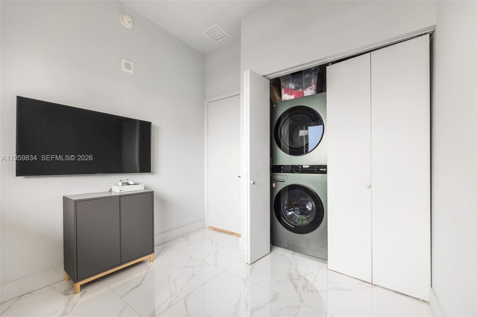 460 NE 28th St # 4002