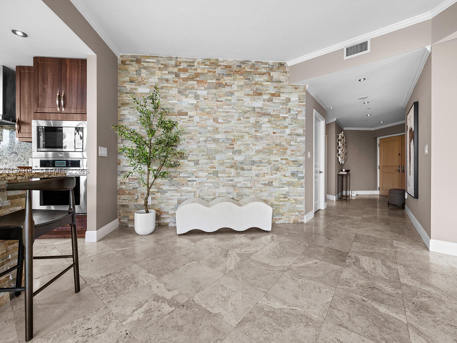 2645 S Bayshore Dr # 304