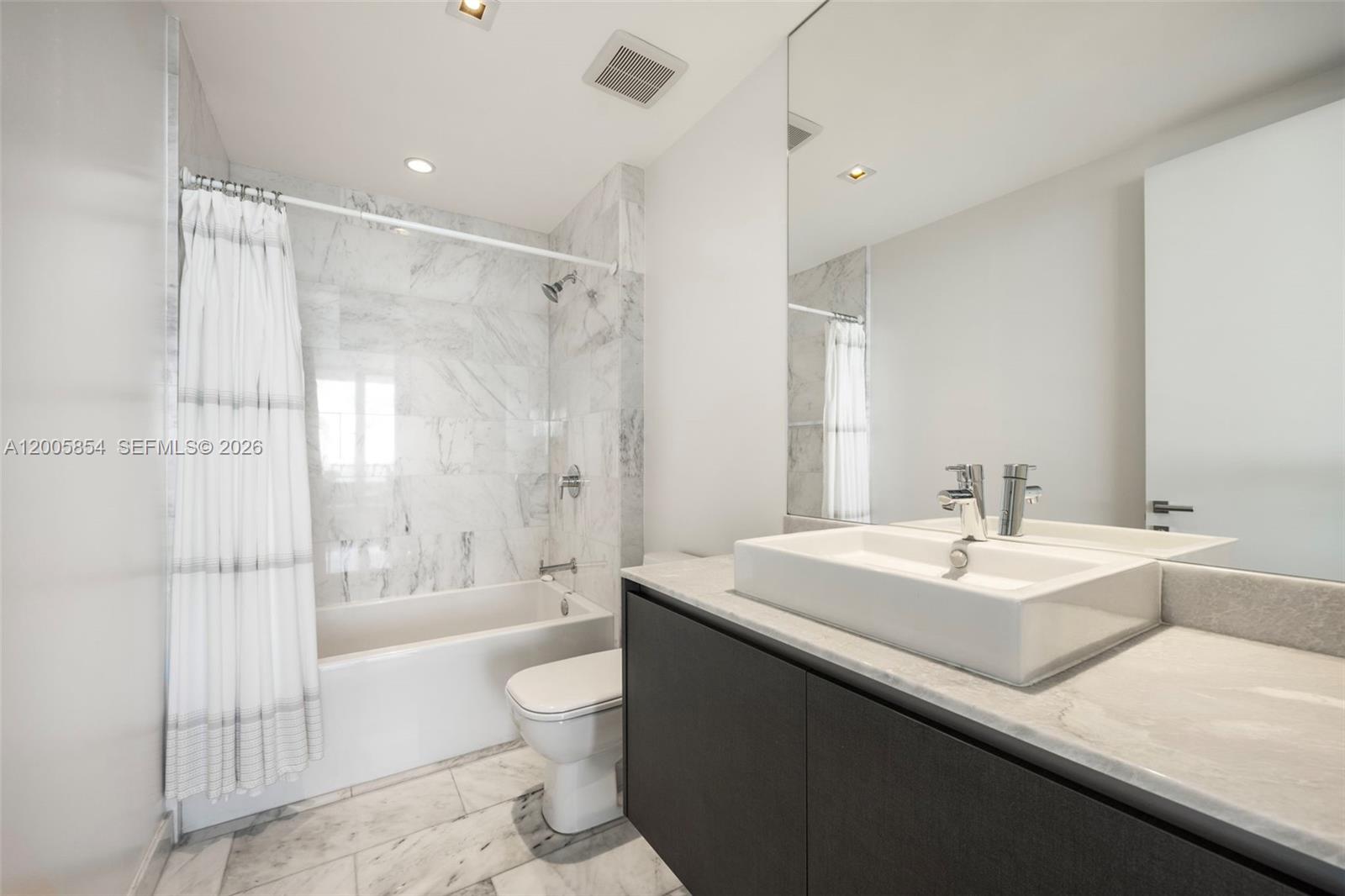 1451 Brickell Ave # 4002