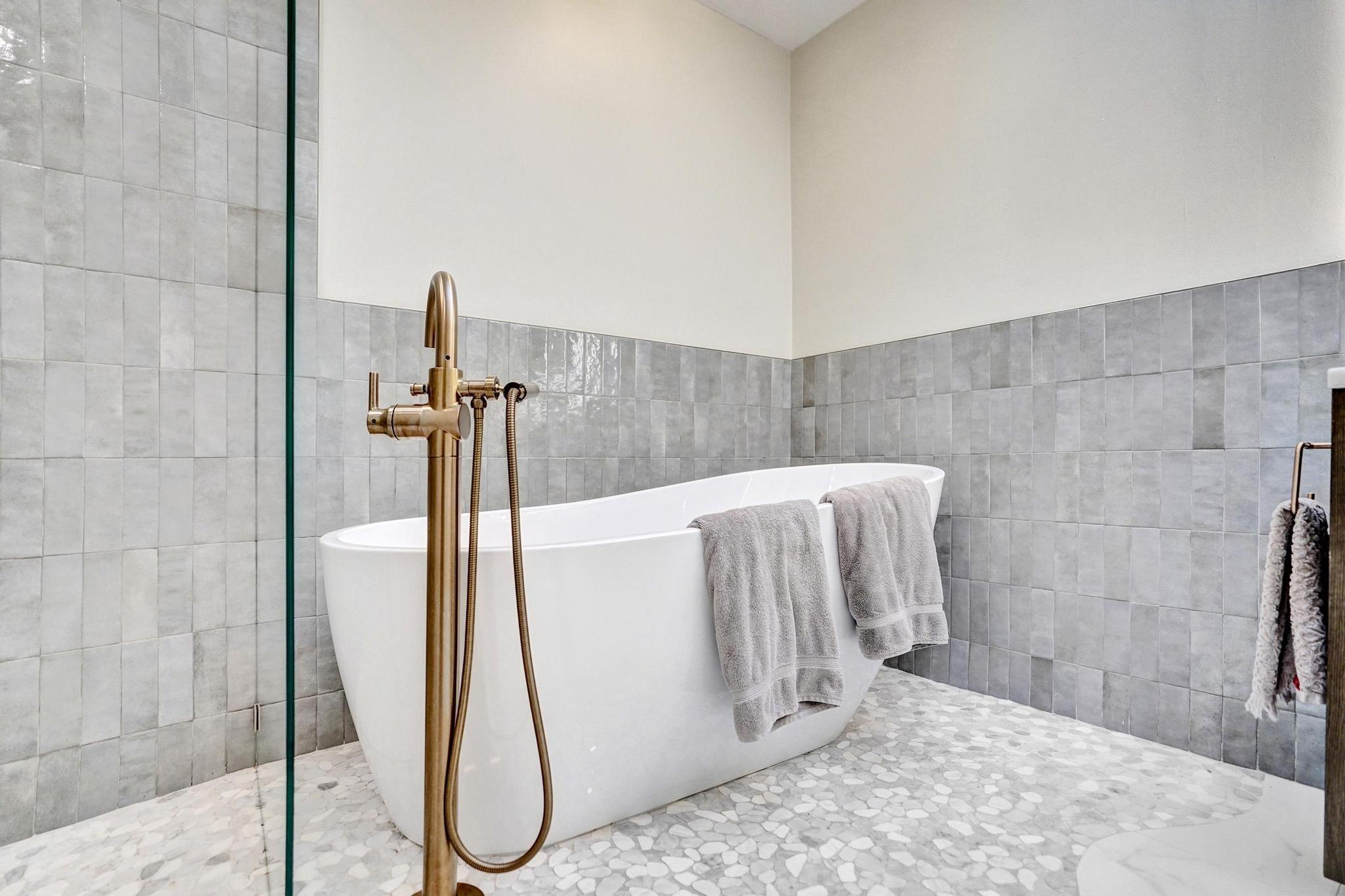 21464 Bridge View Dr