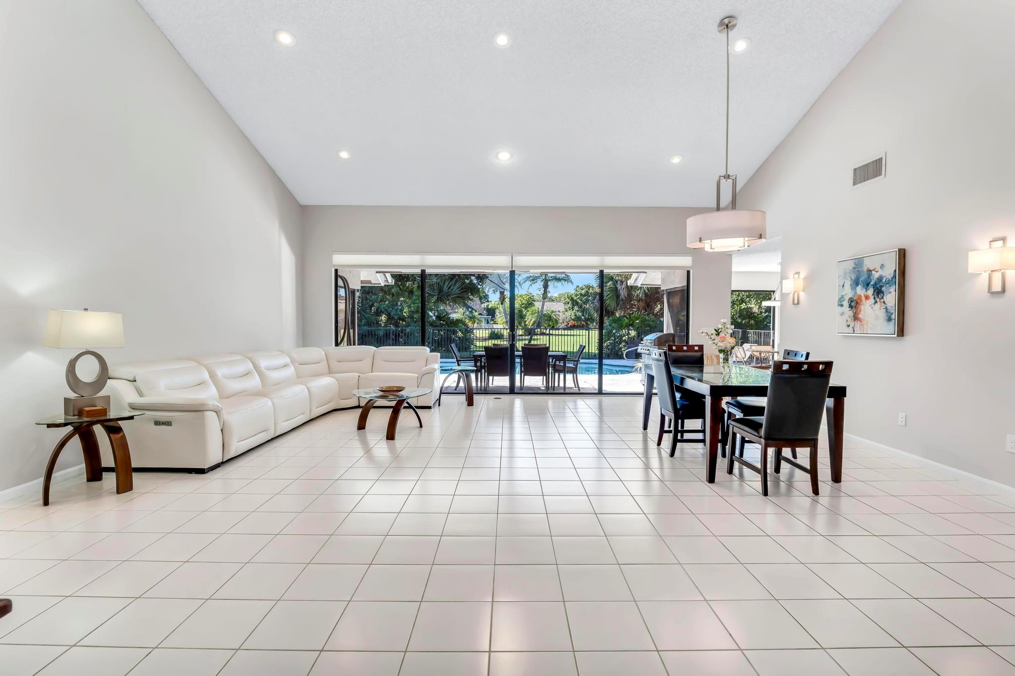 10180 Silver Lake Drive