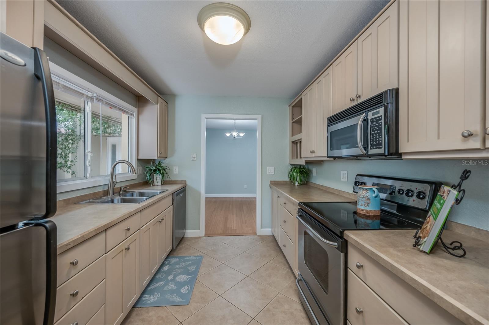 106 STARLING LN