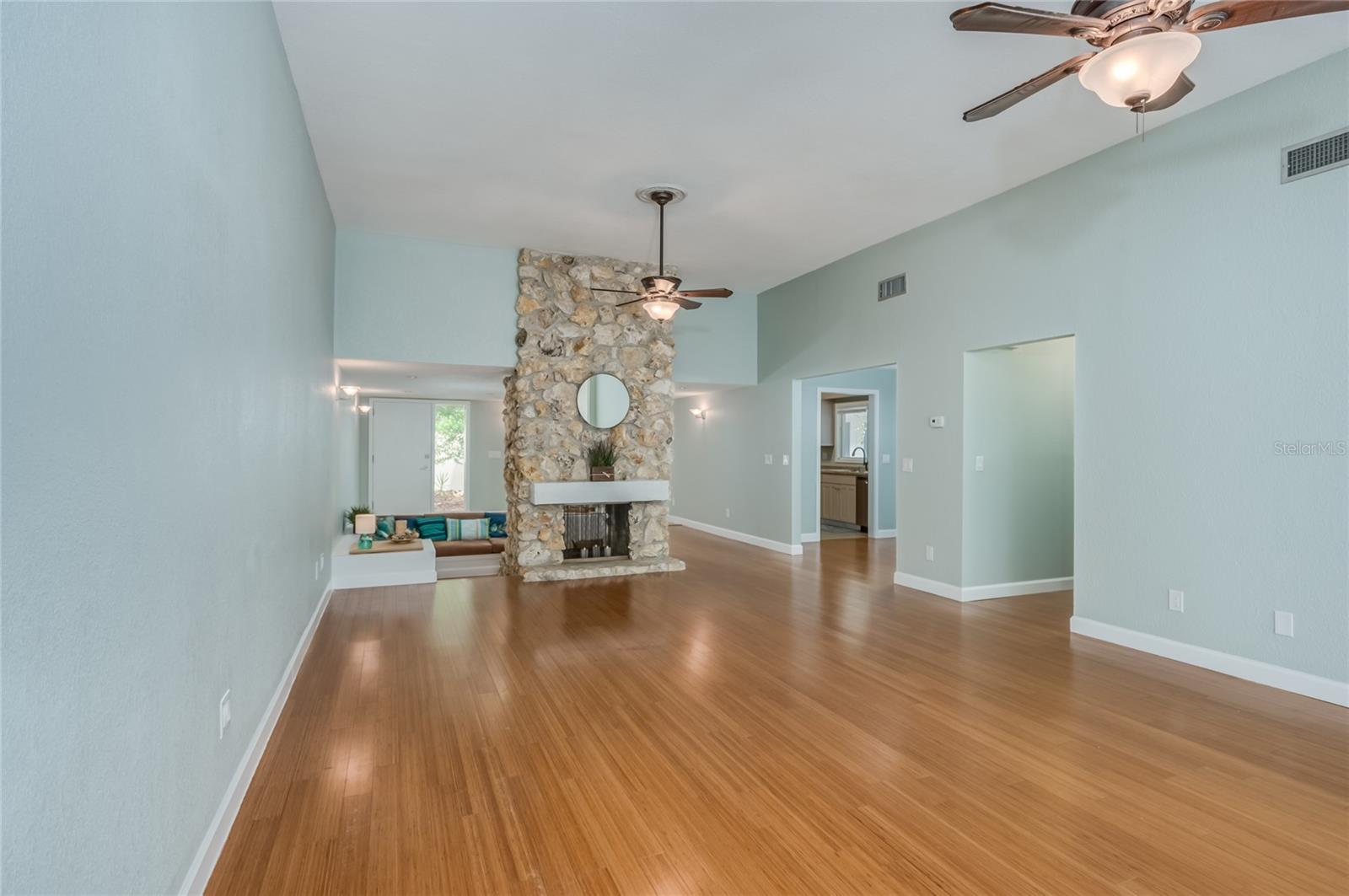 106 STARLING LN