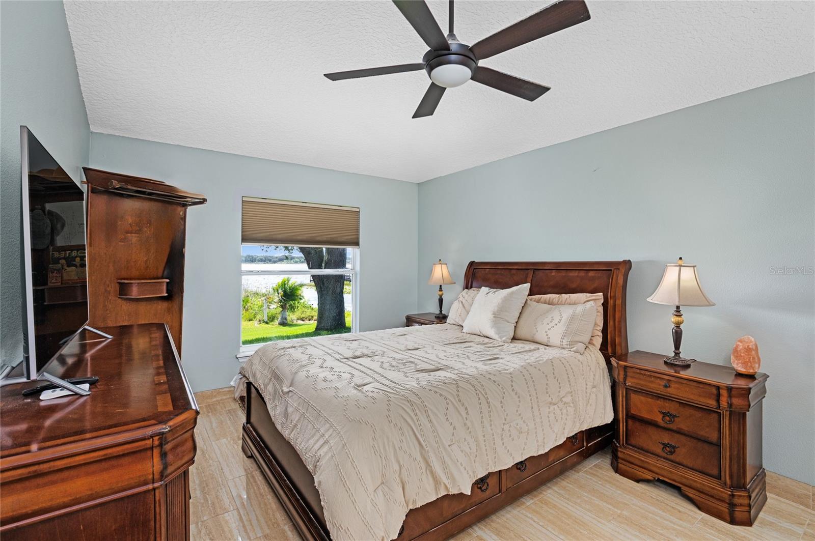 1649 LAKE VILLA DR