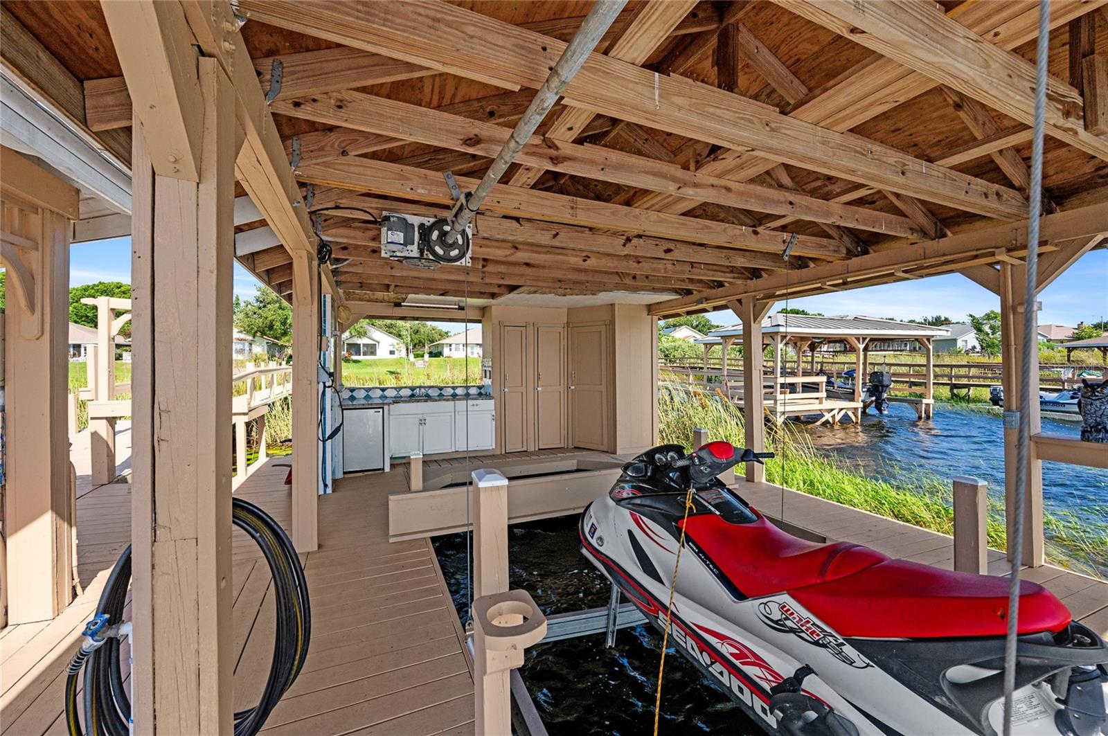 1649 LAKE VILLA DR