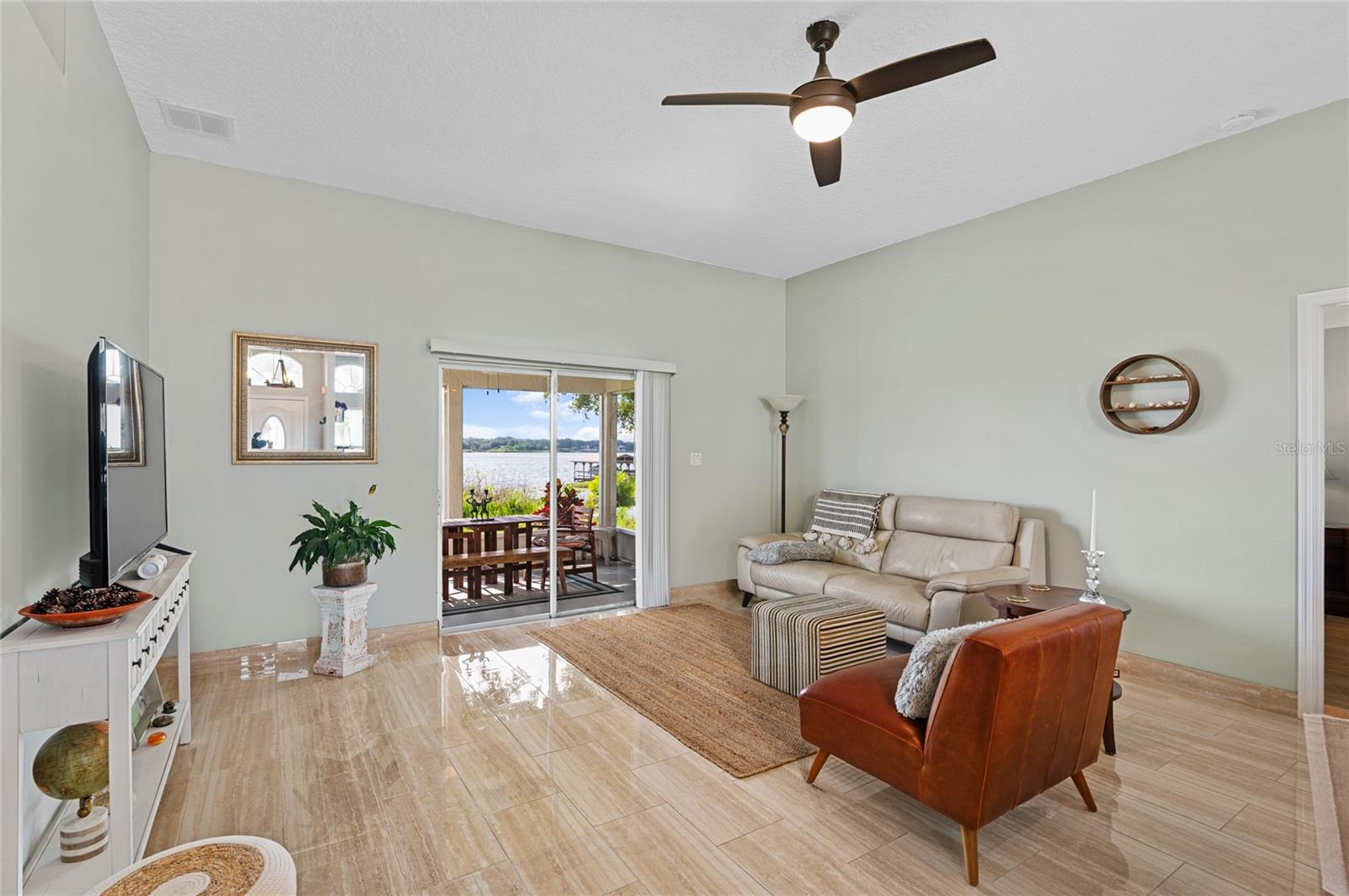 1649 LAKE VILLA DR