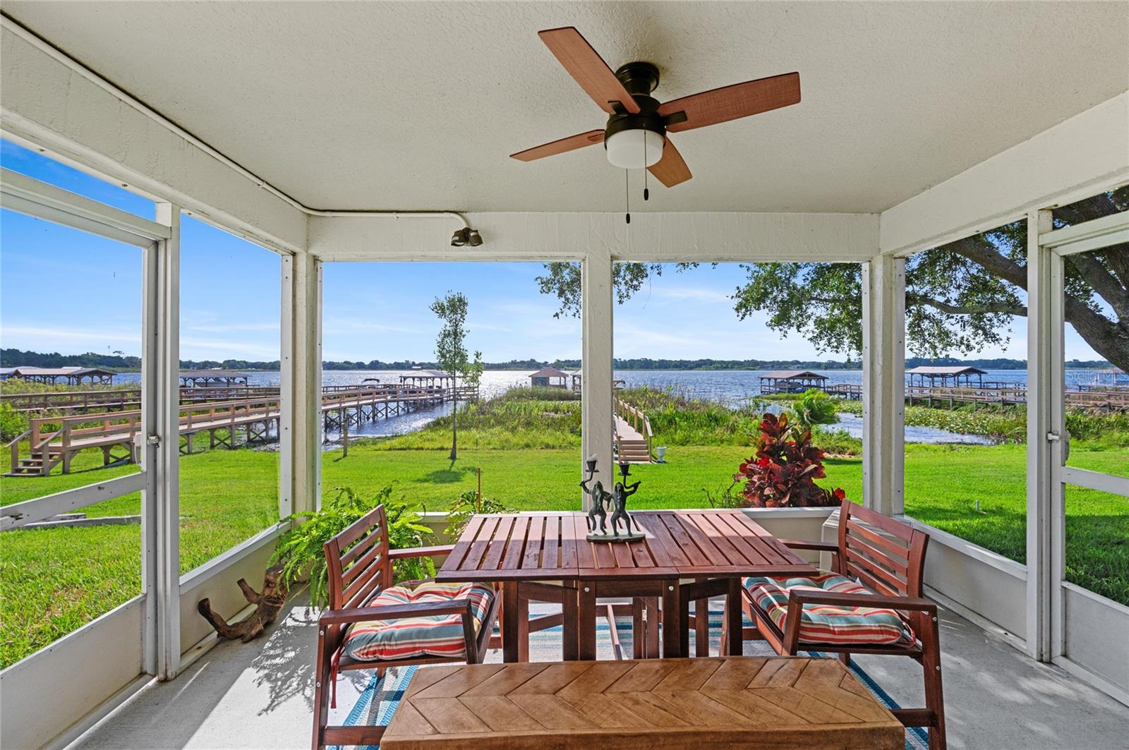 1649 LAKE VILLA DR