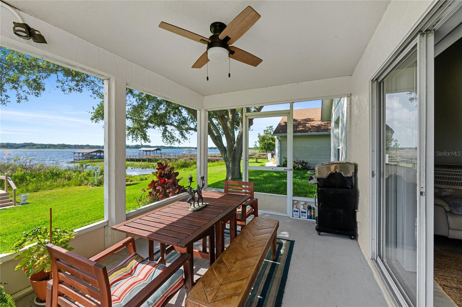 1649 LAKE VILLA DR