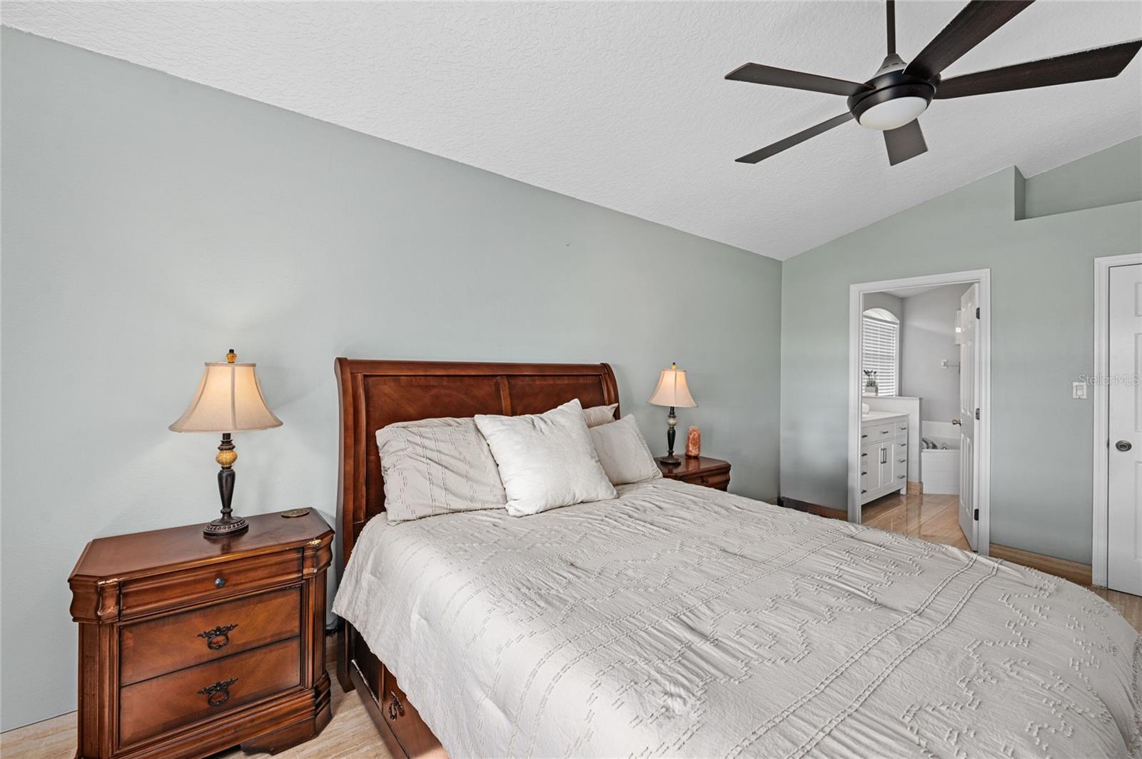 1649 LAKE VILLA DR