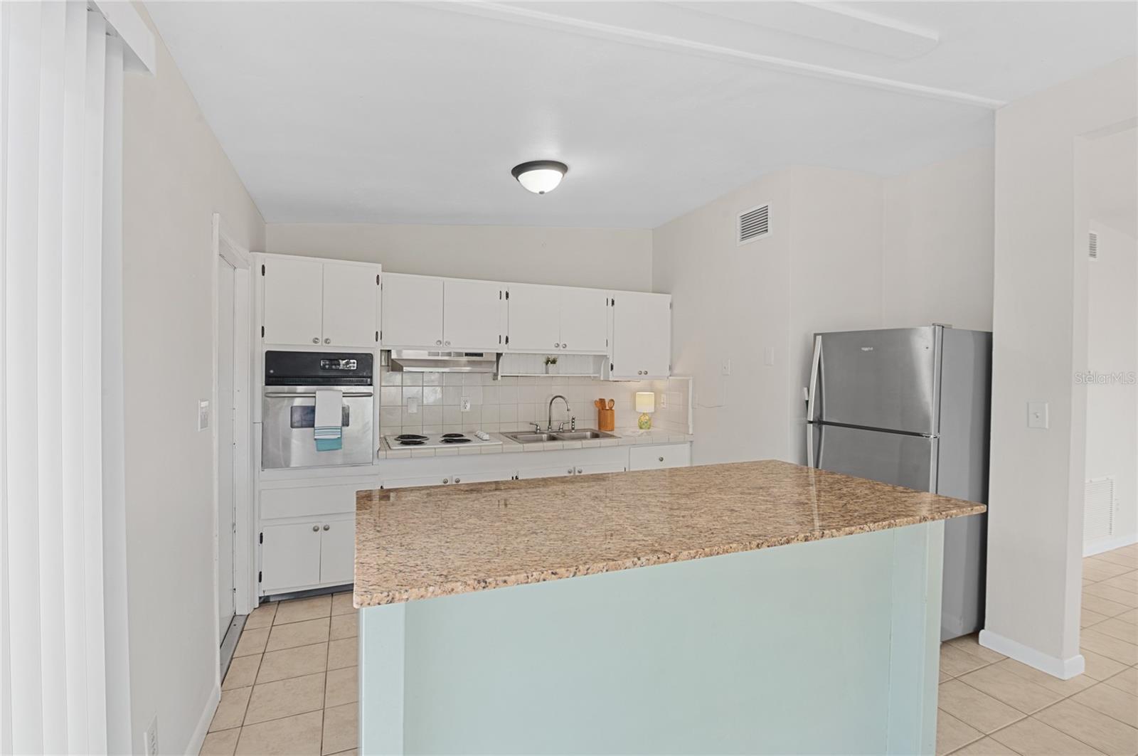 1633 COLTON