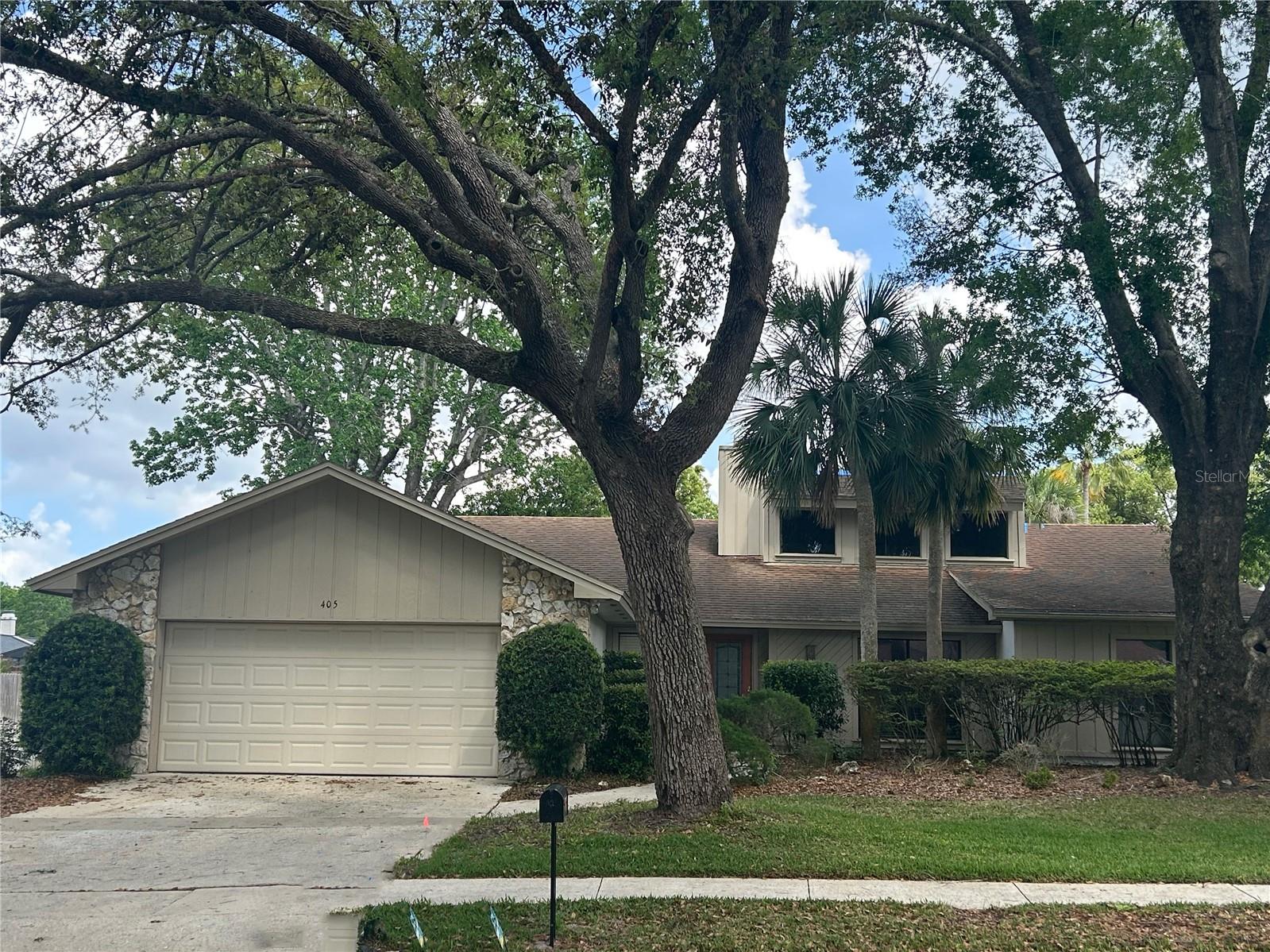 405 BAY TREE LN