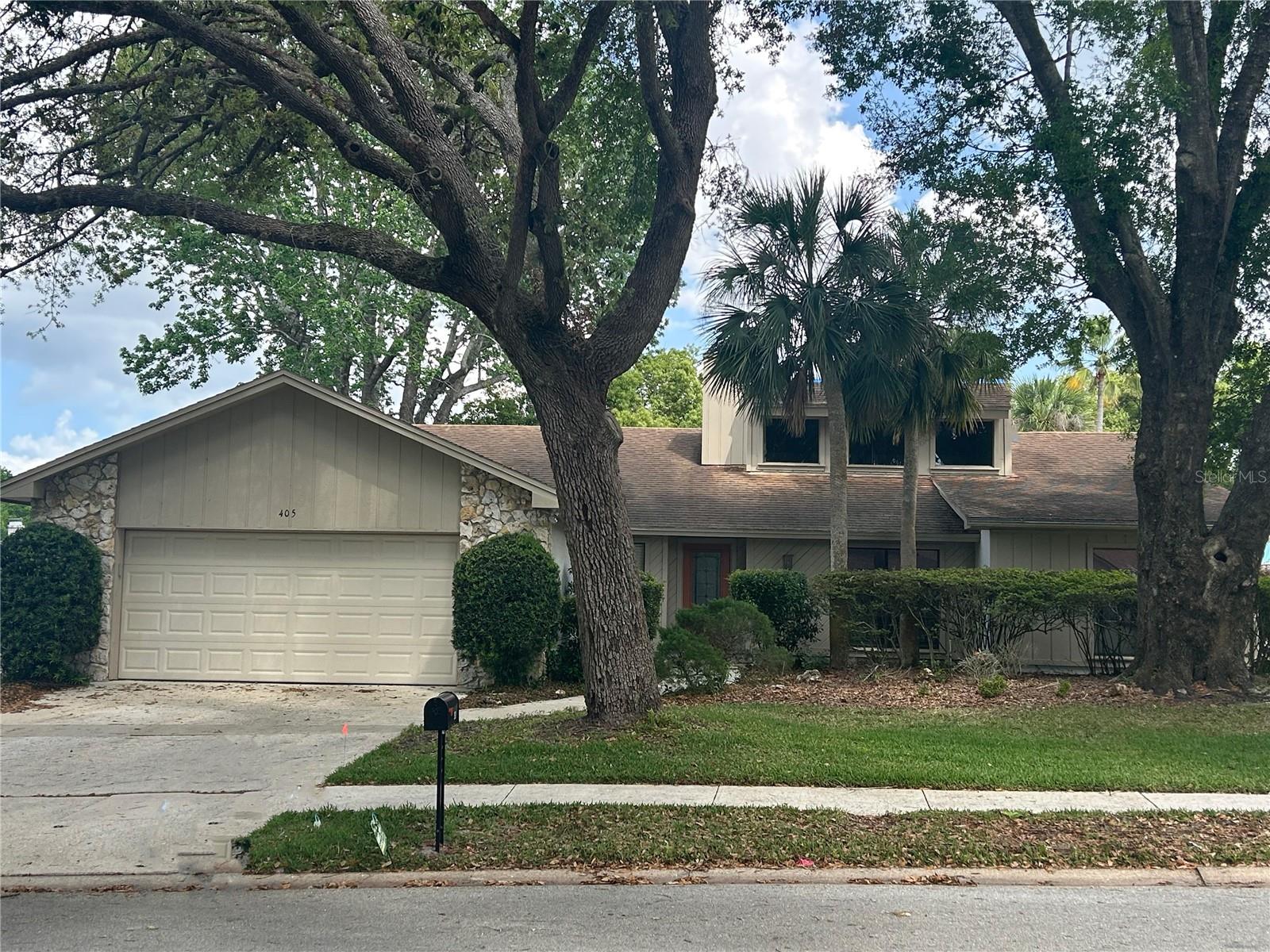 405 BAY TREE LN