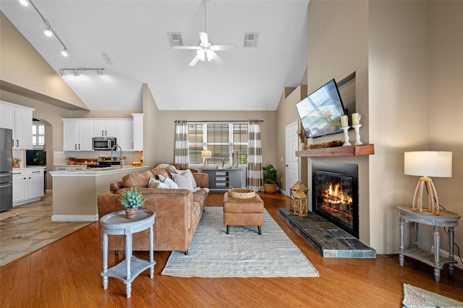 3406 CARRIAGE LAKE DR