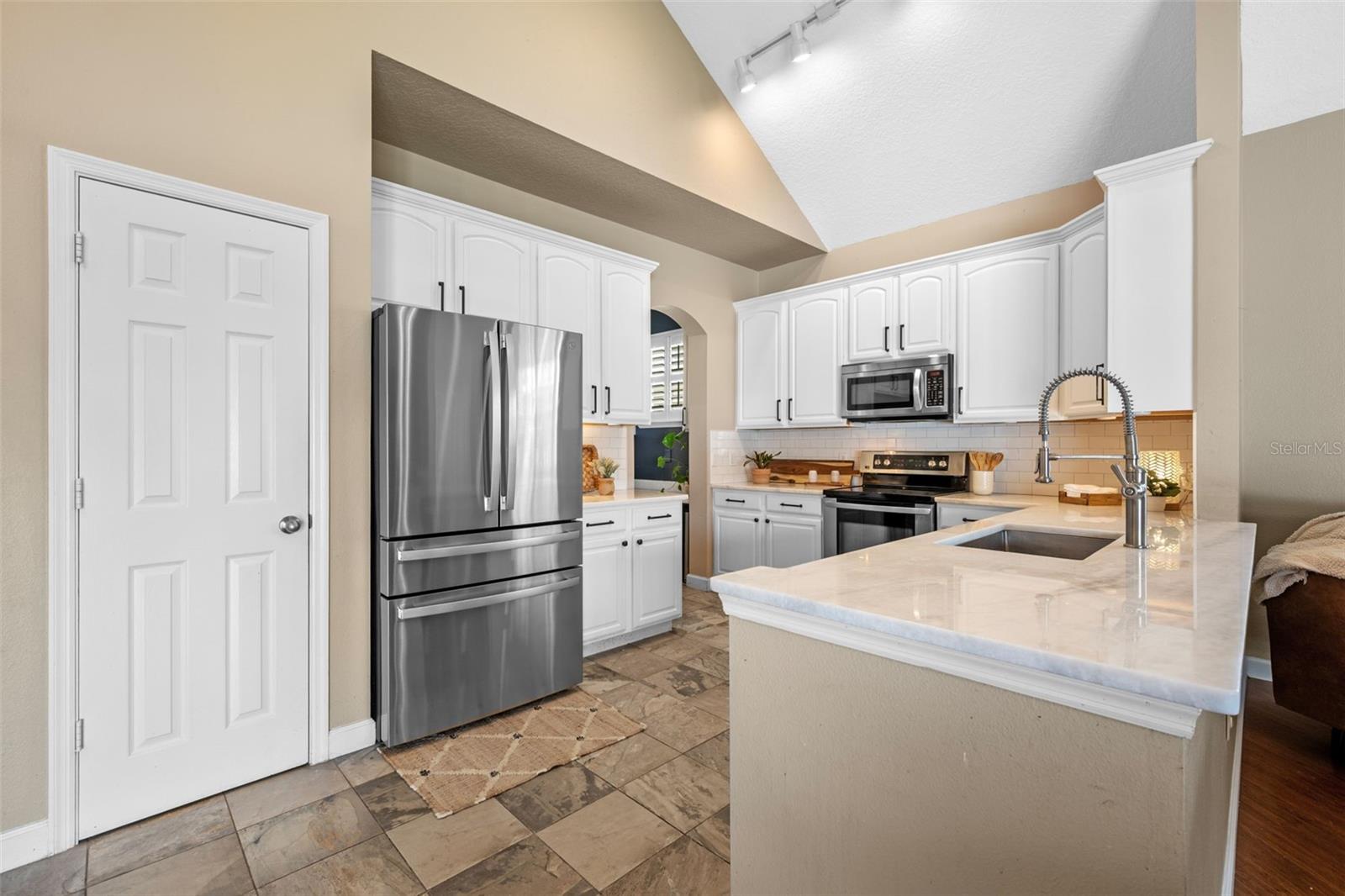 3406 CARRIAGE LAKE DR